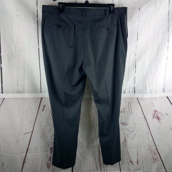 NWOT Roundtree & Yorke TravelSmart Classic Fit Dark Gray Dress Pants 42x30 FF - Picture 5 of 8